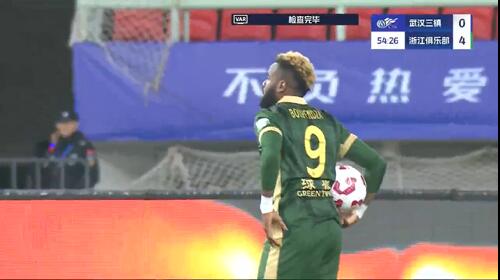 任航送點，布彭扎點球被撲，錯失帽子戲法，浙江4-0領先三鎮(zhèn)