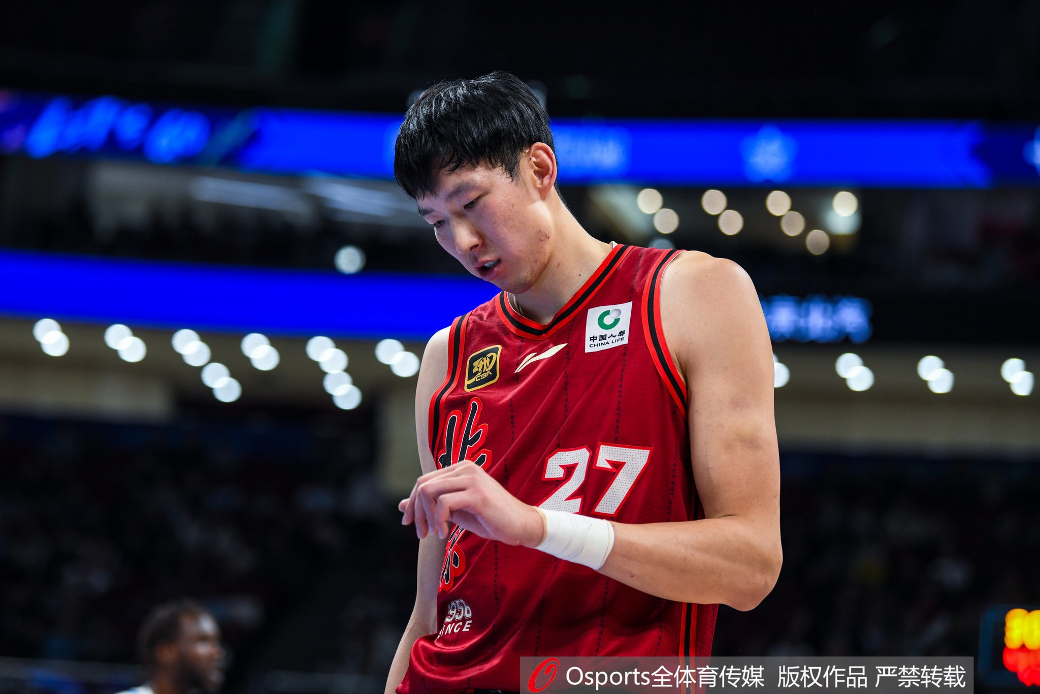 不妙！趙探長：首鋼醫(yī)院建議周琦進行結膜縫合手術 待權威復診！
